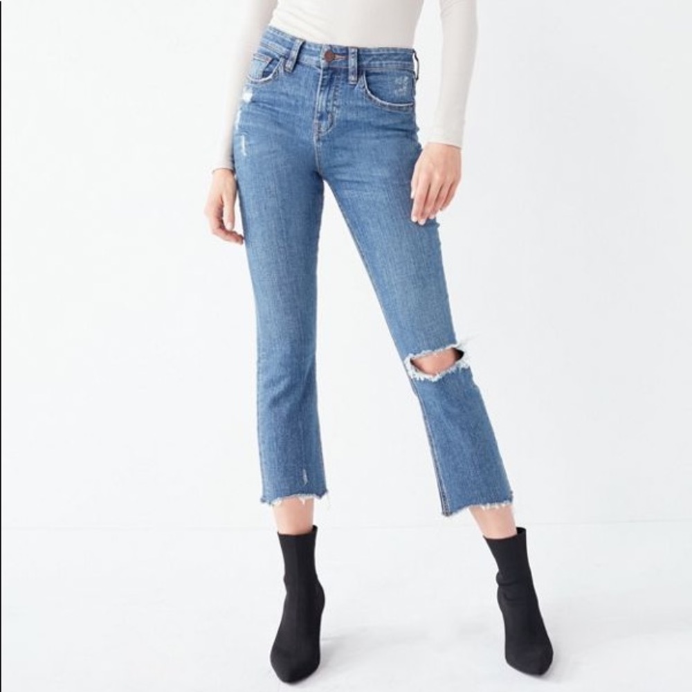 UO HIGH RISE KICK FLARE CROPPED DENIM SIZE 27